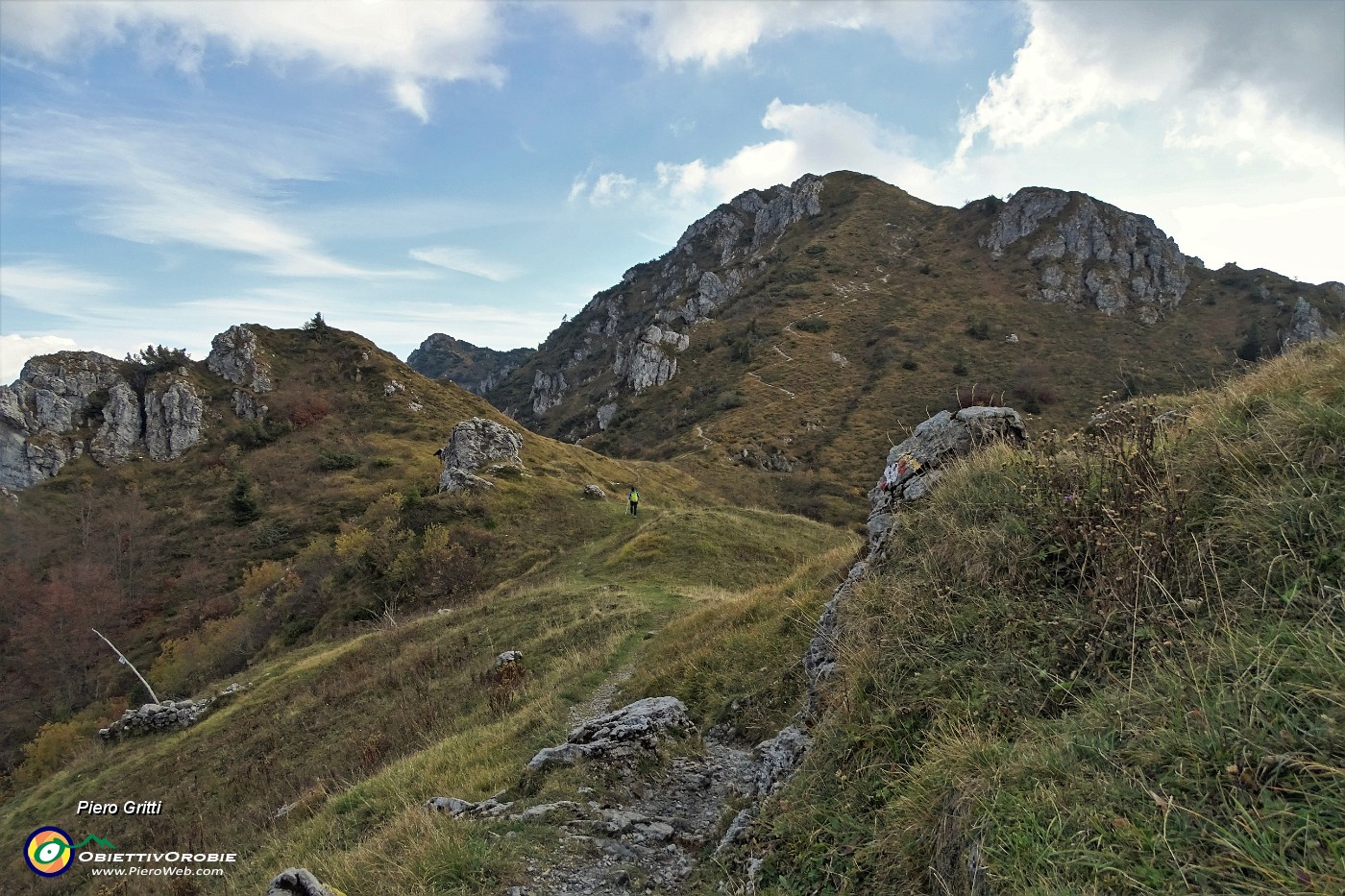 72 Vista sul Passo di Grialeggio e sul Cancervo.JPG